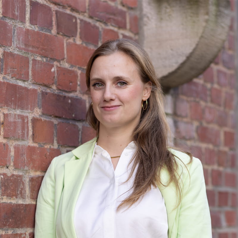 Lisa Mühlenbrock, Systemische Beratung, Systemische Supervision und Organisationsberatung, Systemische Team- und Organisations­entwicklung, Fortbildungen, Münster – Portrait Quadrat